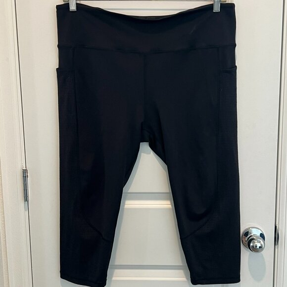 Ray Pose Capri Leggings - Picture 1 of 6